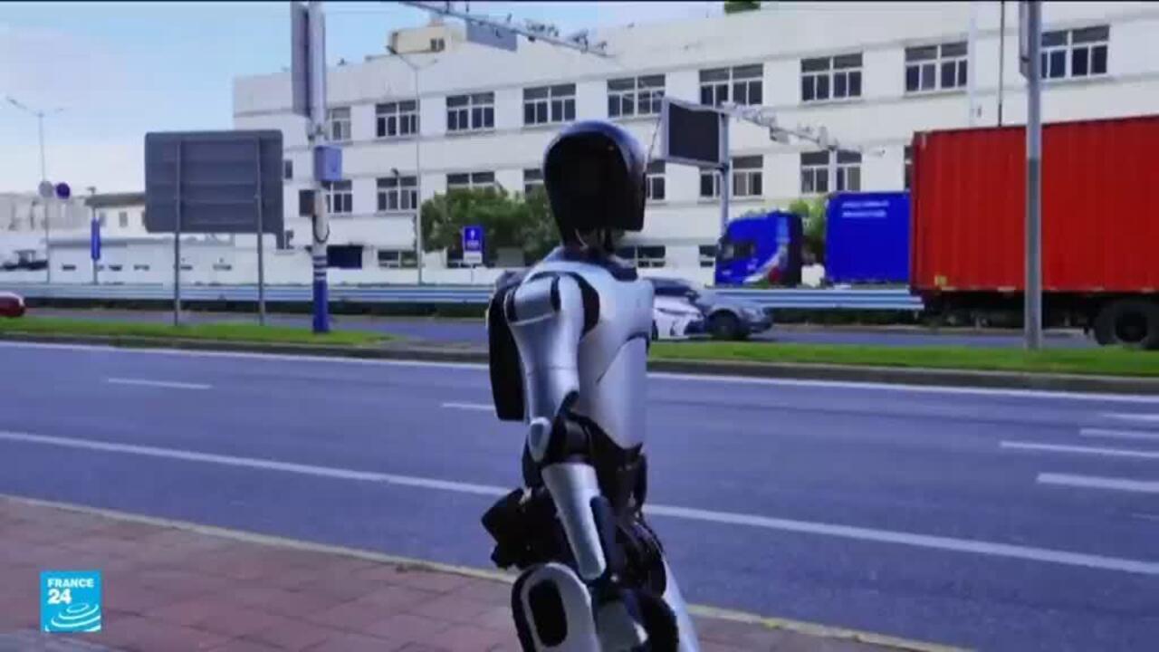 روبوت صيني يدخل موسوعة غينيس بعد سيره 100 كم في 3 أيام