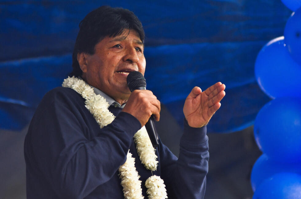 El expresidente boliviano Evo Morales se dirige a sus partidarios durante un evento en el que se autoproclama candidato a la presidencia en las elecciones de 2025, en Cochabamba, Bolivia, el 19 de abril de 2025.