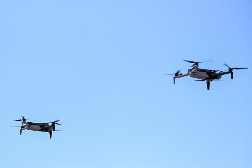 En junio de 2023, la revista Emeequis aseguró que las Fuerzas Armadas Revolucionarias de Colombia-Ejército del Pueblo (FARC-EP), organización guerrillera insurgente, asesoraron a cárteles mexicanos para la fabricación de drones explosivos artesanales.