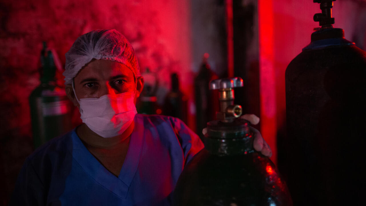 Desperate search for oxygen in Brazil's crisis-hit Manaus - France 24