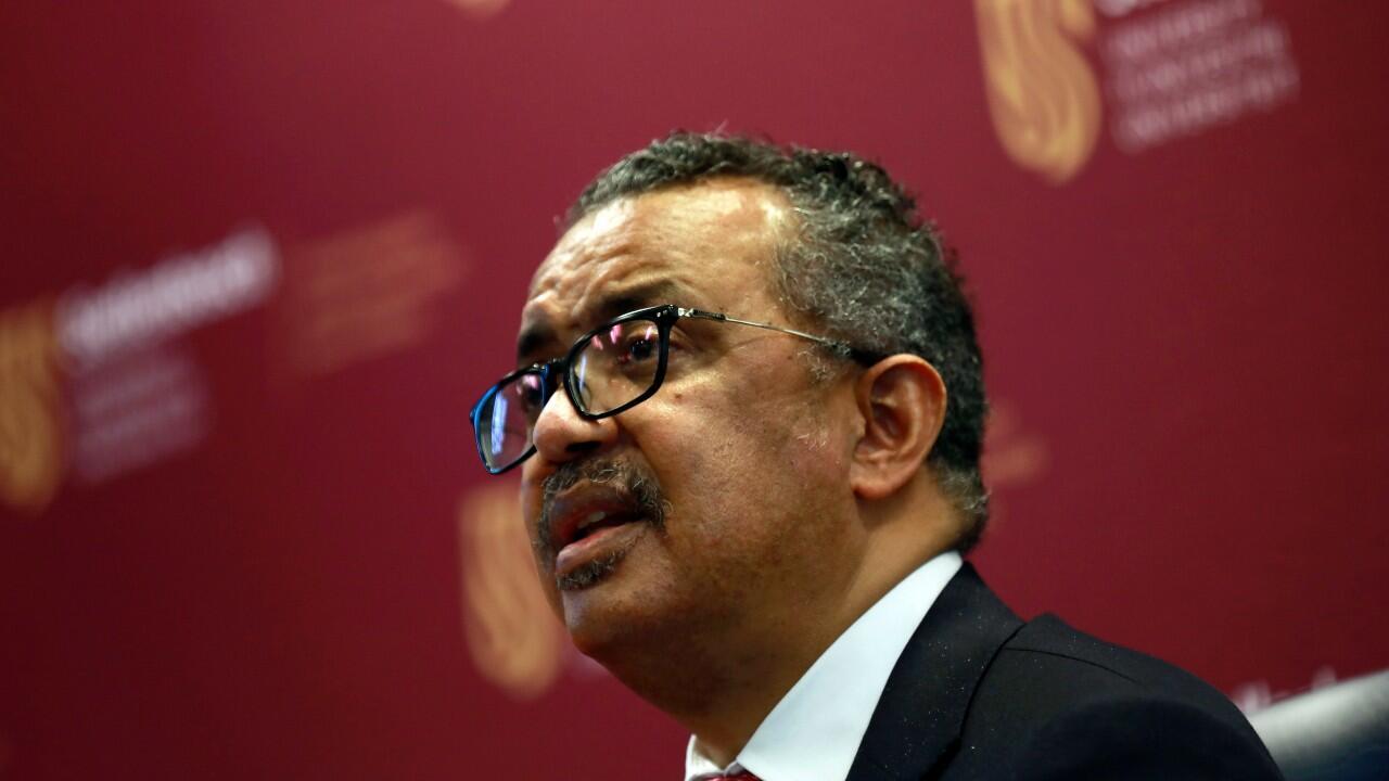 ARCHIVO - El director general de la Organización Mundial de la Salud (OMS), Dr. Tedros Adhanom Ghebreyesus, habla en una conferencia de prensa en Ciudad del Cabo, Sudáfrica, el viernes 11 de febrero de 2022.