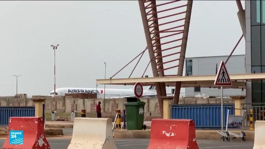 فرنسا تدعو رعاياها إلى مغادرة مالي في أسرع وقت