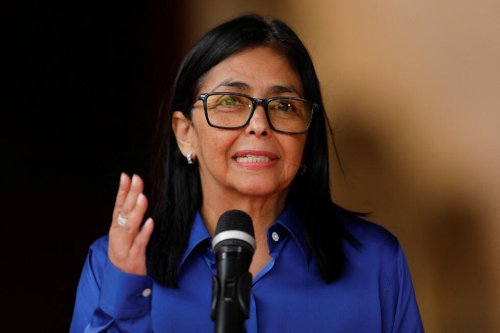 Archivo: La presidenta interina de Venezuela, Delcy Rodríguez, habla durante una conferencia de prensa, más de una semana después de que Estados Unidos lanzara un ataque contra el país y capturara al presidente Nicolás Maduro y a su esposa Cilia Flores, en el Palacio de Miraflores en Caracas, Venezuela, el 14 de enero de 2026.
