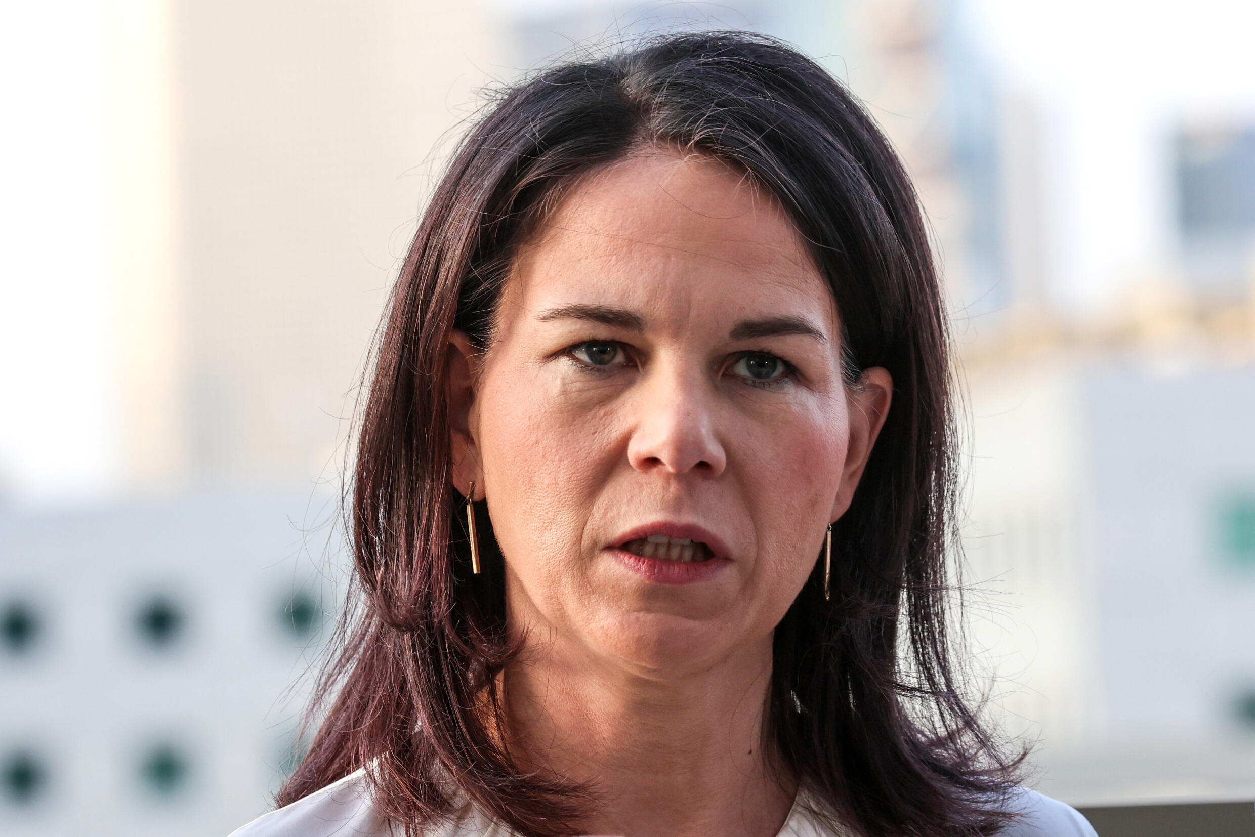 La ministre allemande des Affaires étrangères Annalena Baerbock lors d'une conférence de presse, le 26 mars 2024 à Tel Aviv, en Israël