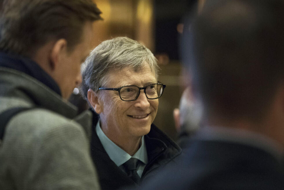 L'homme d'affaires Bill Gates arrive à la Trump Tower, à New York, le 13 décembre 2016.