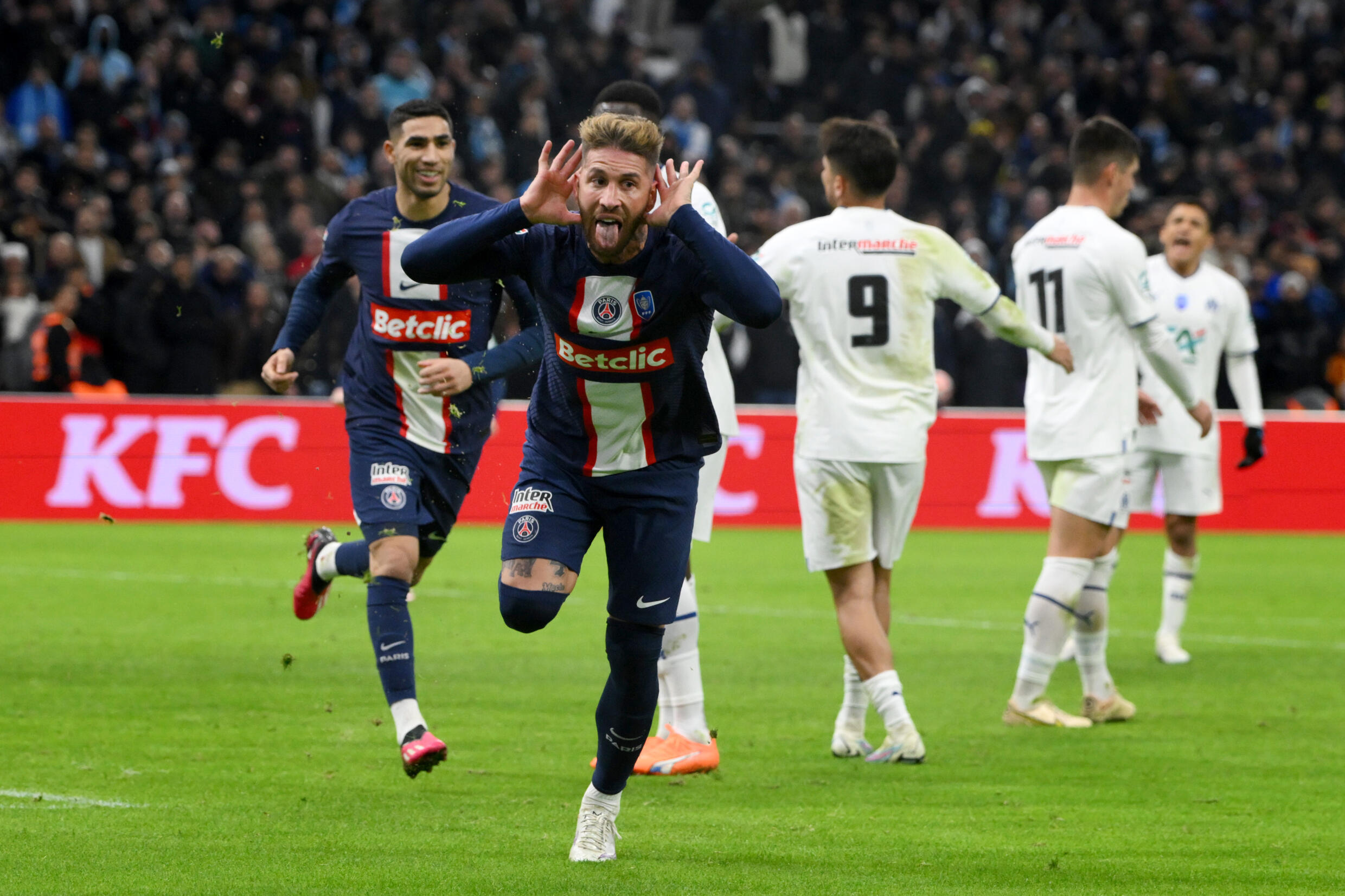 Le défenseur parisien Sergio Ramos vient d'égaliser contre Marseille, le 8 février 2023 au stade Vélodrome