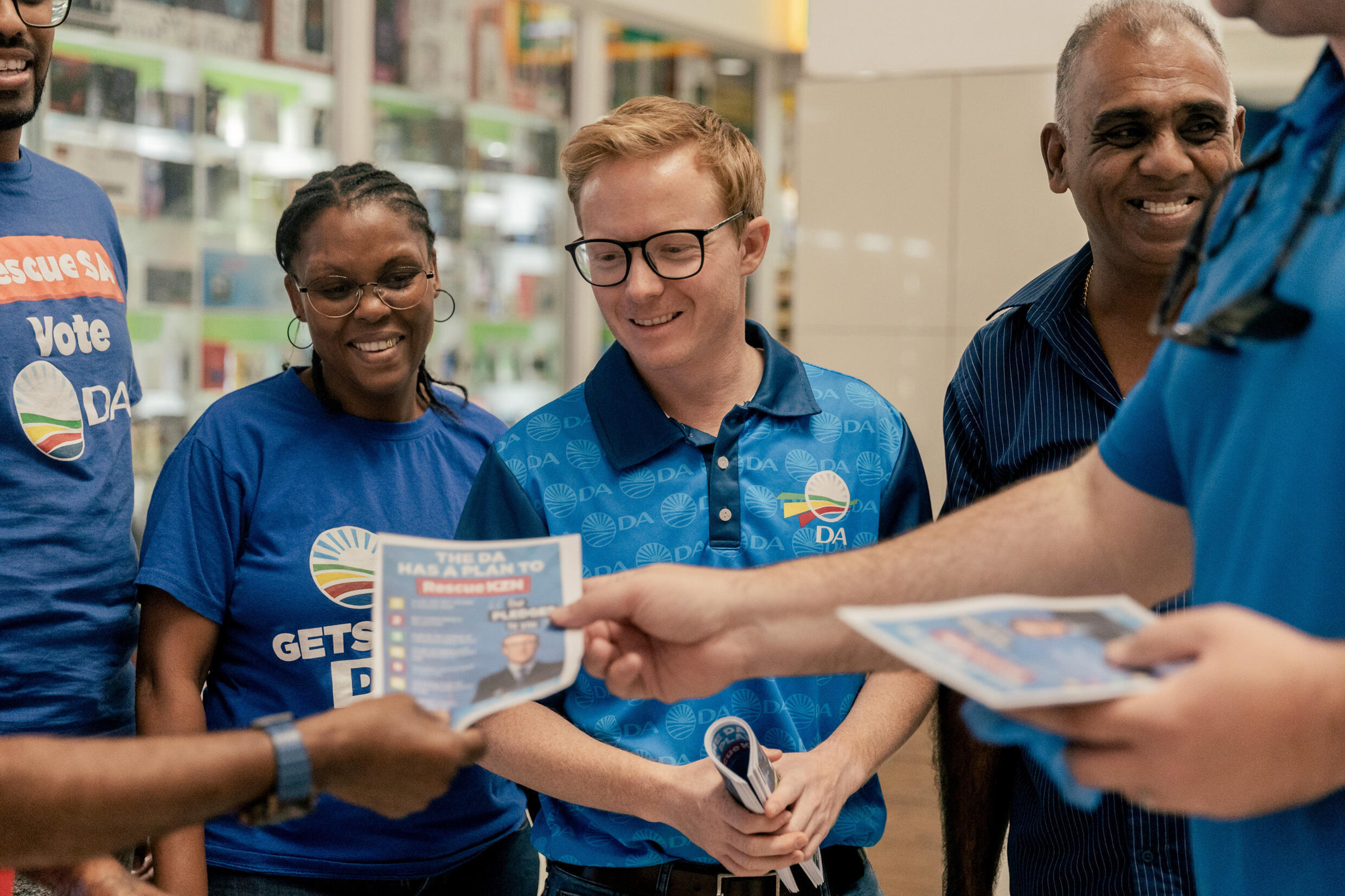 Chris Pappas, star montante du DA, premier parti d'opposition en campagne à Durban, en Afrique du Sud, le 6 mai 2024