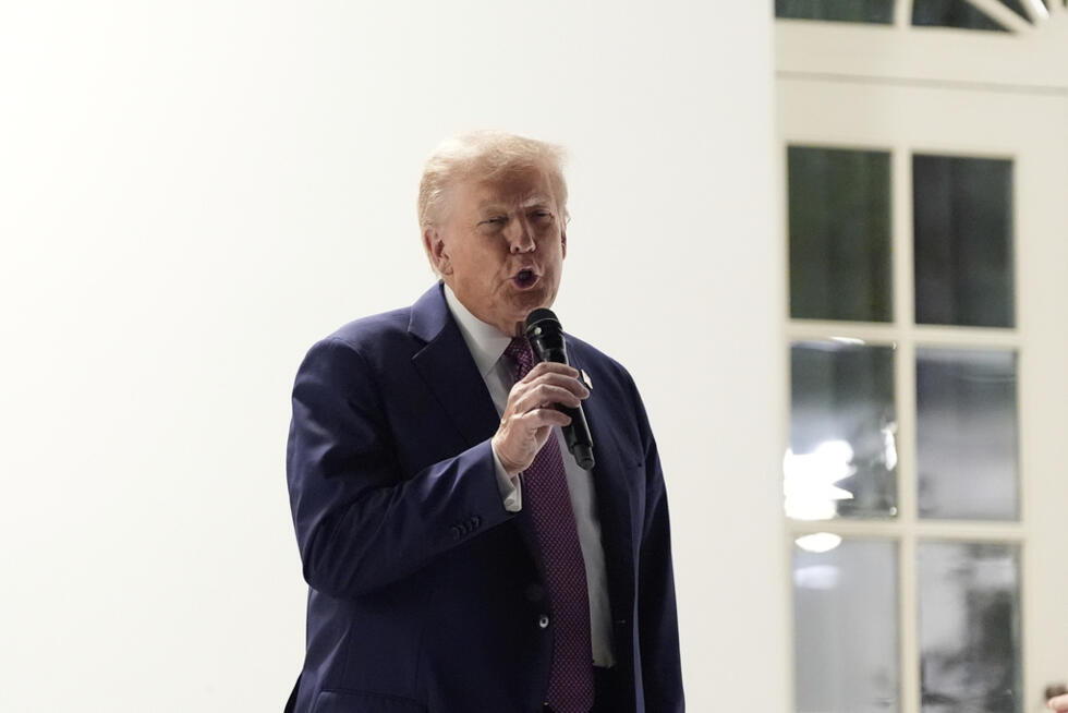 El presidente Donald Trump habla en una cena en el jardín de rosas de la Casa Blanca, el viernes 5 de septiembre de 2025, en Washington.