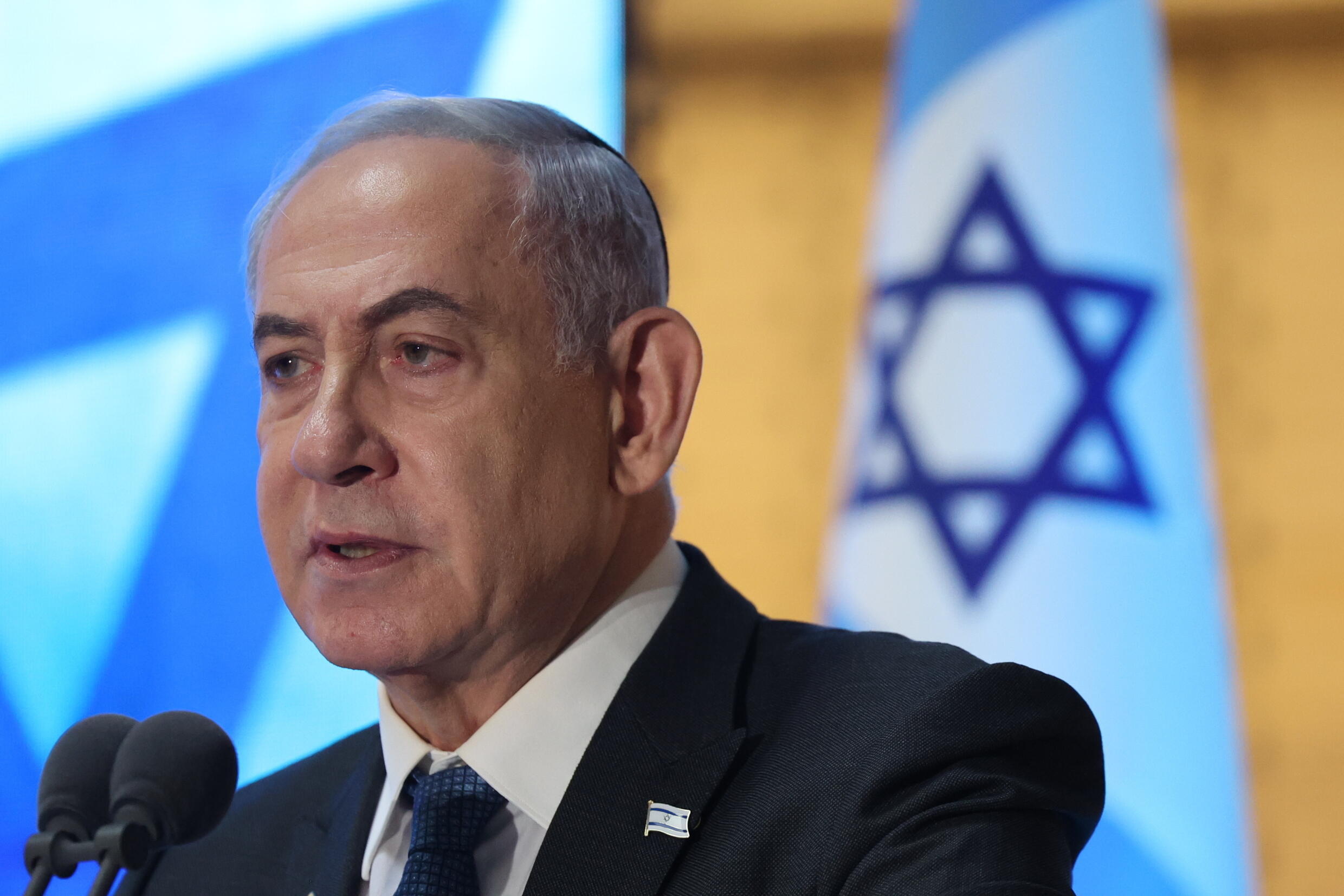 Le Premier ministre israélien Benjamin Netanyahu s'exprime lors d'une cérémonie de commémoration des soldats tués lors de la guerre de Gaza en 2014, à Jérusalem, le 16 juillet 2024