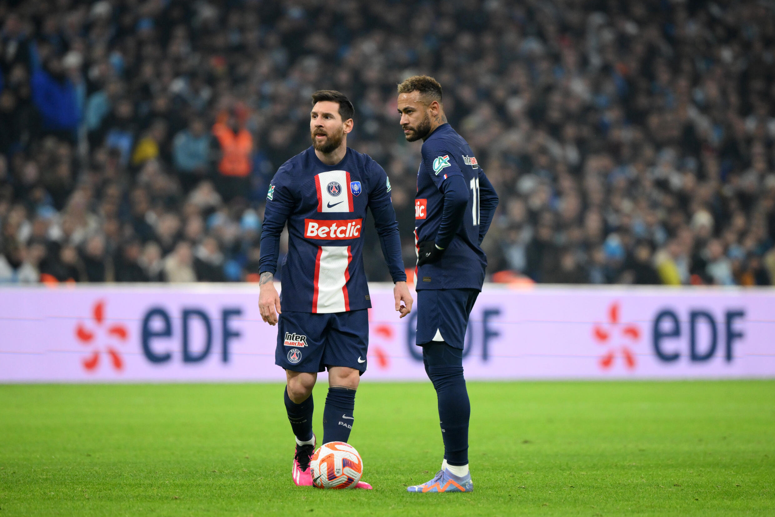 Les Parisiens Lionel Messi et Neymar contre l'OM en Coupe de France, le 8 février 2023 au stade Vélodrome