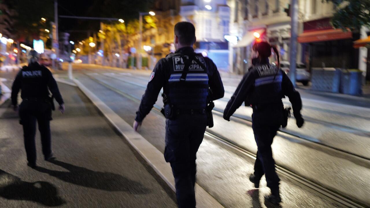 Municipal police forces patrol a street as a night-time curfew for children under 13 has been implemented by decree in the southern city of Nice on April 2, 2024