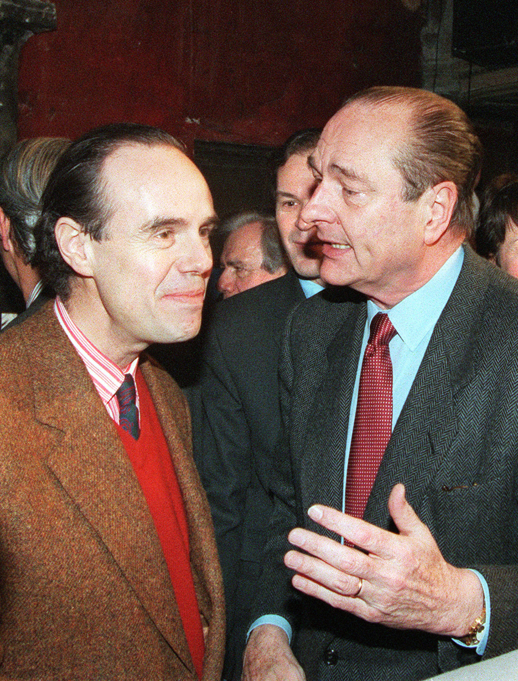 Jacques Chirac, candidat à l'élection présidentielle et l'animateur et réalisateur Frédéric Mitterrand, au Théâtre des Bouffes du Nord, à Paris.