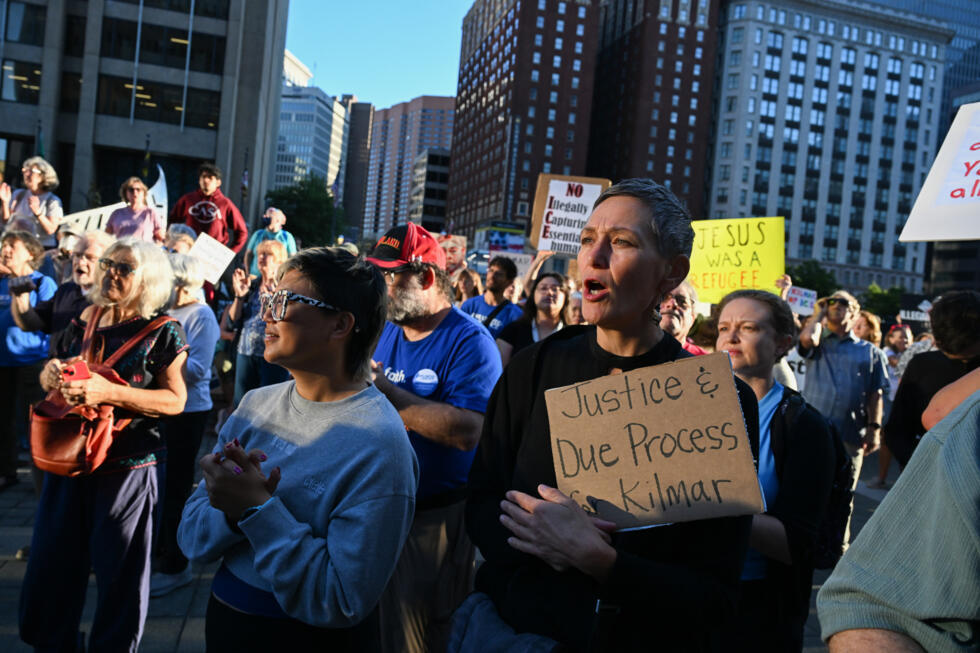 Des manifestants montrent leur soutien à Kilmar Abrego Garcia, le 25 août 2025 à Baltimore, dans le Maryland.