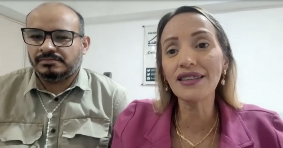 Journalist Carlos Julio Rojas attended an interview with our team on January 28, 2026, but because of the conditions of his release from prison, only his wife could answer our questions.