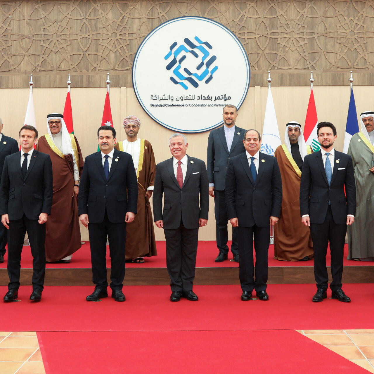 洋書 Lebanon Turkey Saudia Arabia and Jordan Iraq-Turkey-Europe Development Road: A Corridor Hindered by