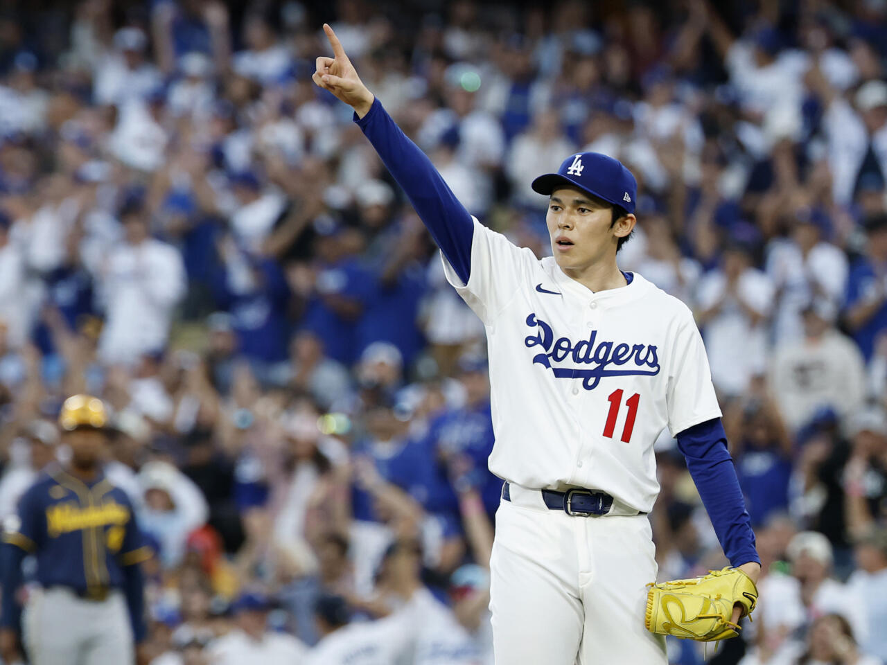 Dodgers on brink of World Series return as Blue Jays pull level