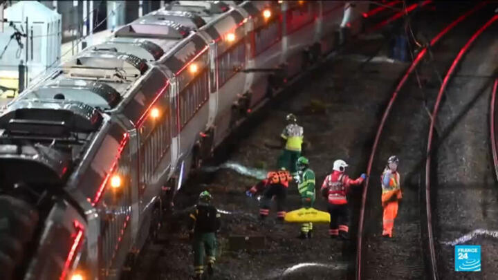 Police says UK train stabbing that wounded 10 people was not a 'terrorist incident'