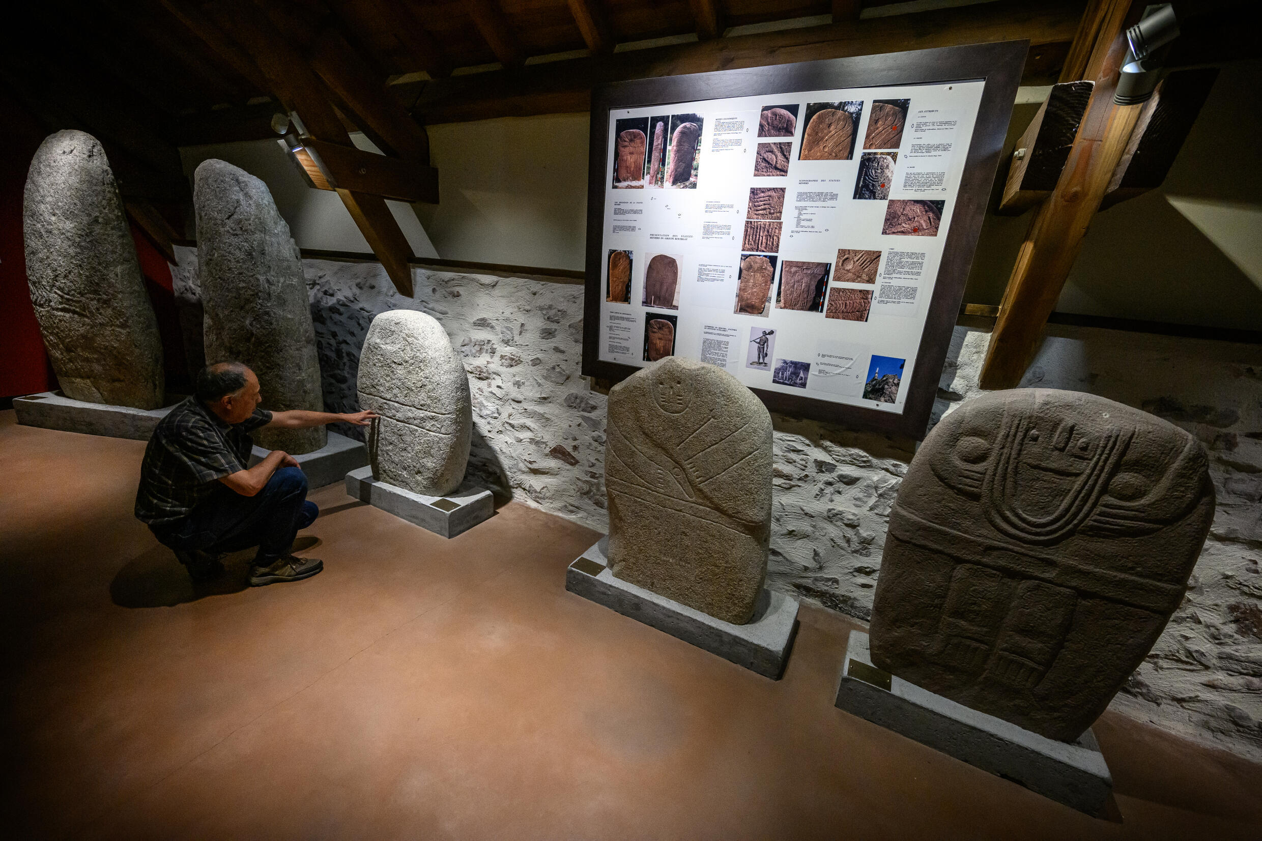 La difficile préservation de statuesmenhirs vieilles de milliers d'années