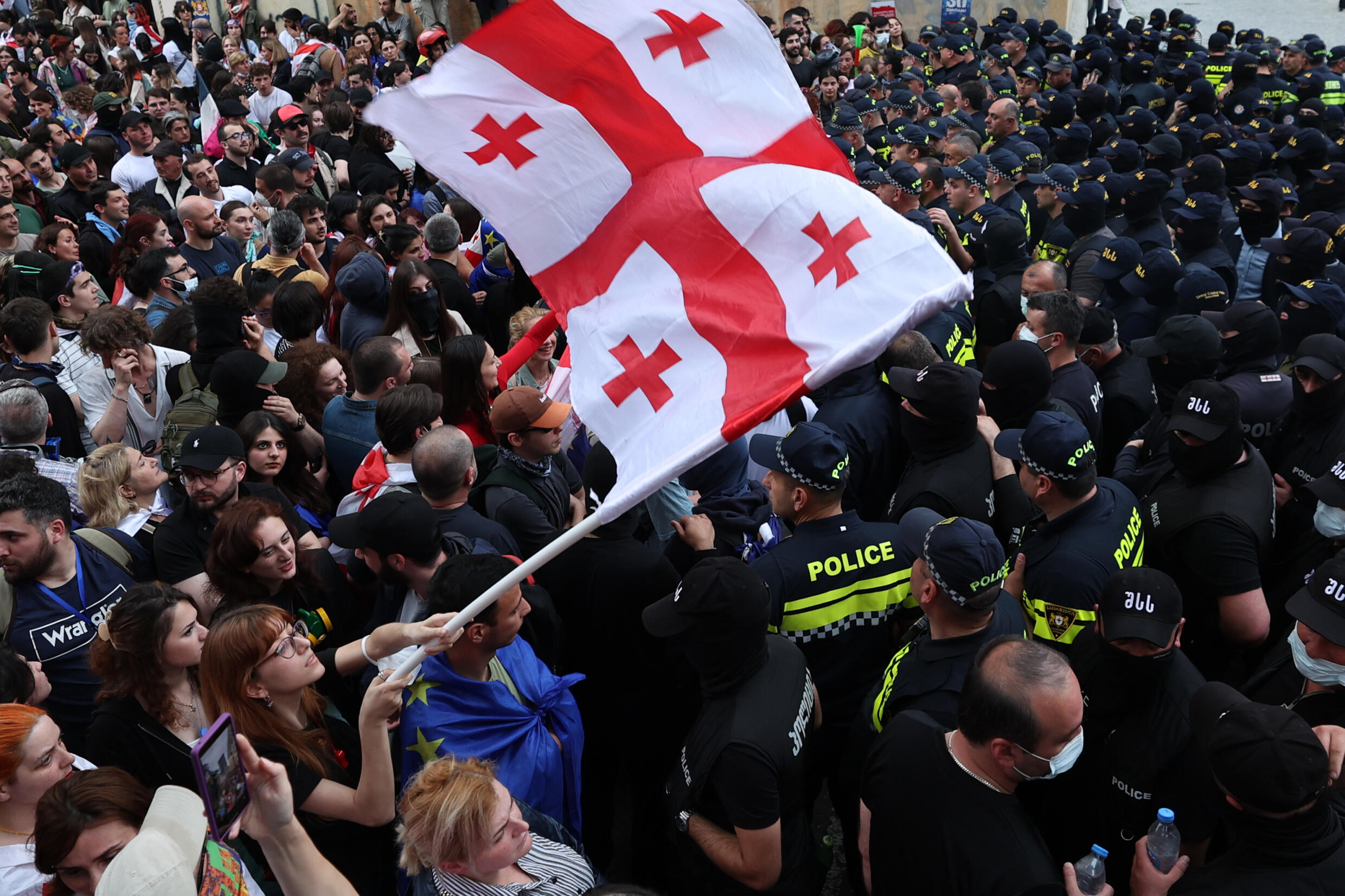 Manifestation contre la loi sur "l'influence étrangère" devant le  parlement à Tbilissi, le 28 mai 2024 en Géorgie
