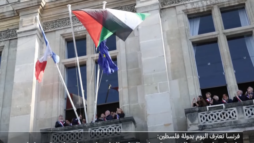 فرنسا: رفع العلم الفلسطيني على بلدية سان دوني قرب باريس