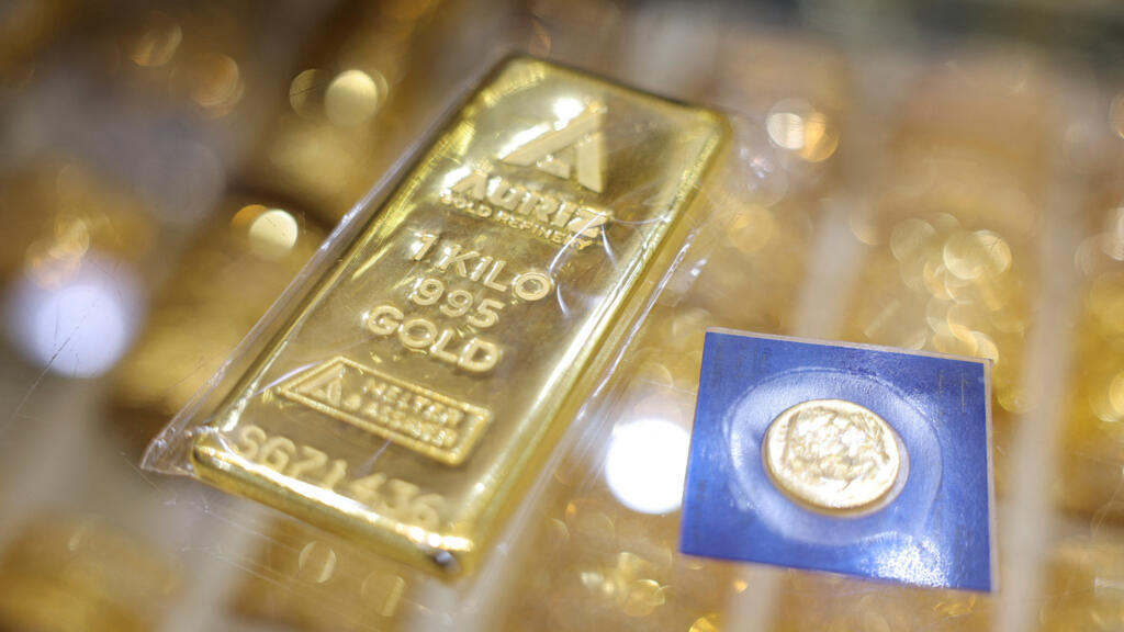 Gold prices hit record high as investors seek safe bet amid geopolitical turmoil