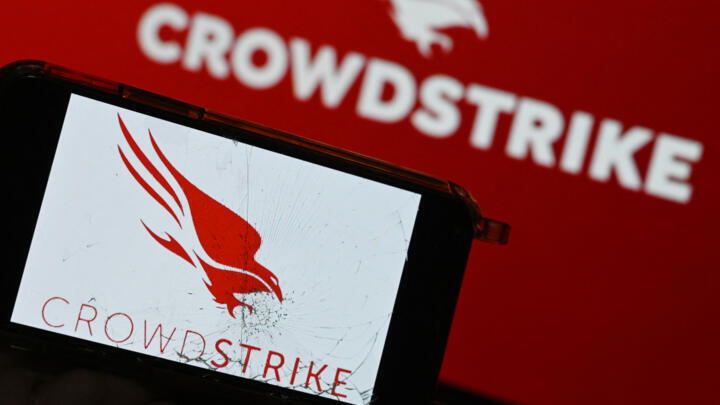 Le logo de Crowdstrike, le géant américain de la cybersécurité, impliqué dans une panne informatique géante qui a impacté un grand nombre de secteurs de l'économie.