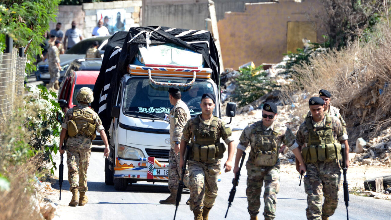 الجيش اللبناني يتسلّم دفعة جديدة من أسلحة المخيمات الفلسطينية