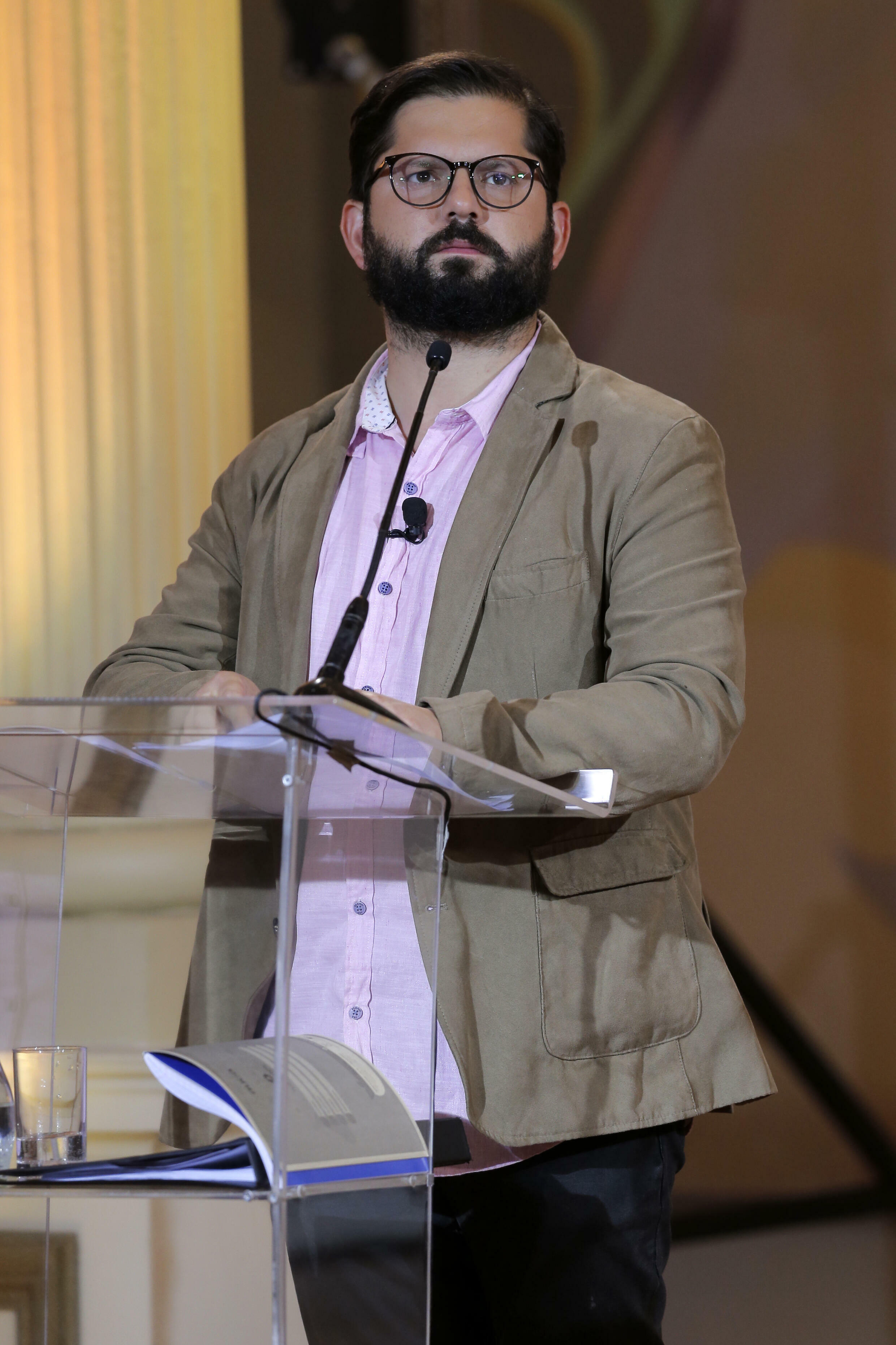 El diputado de 35 años y candidato izquierdista Gabriel Boric, favorito a ganar la elección del 21 de noviembre