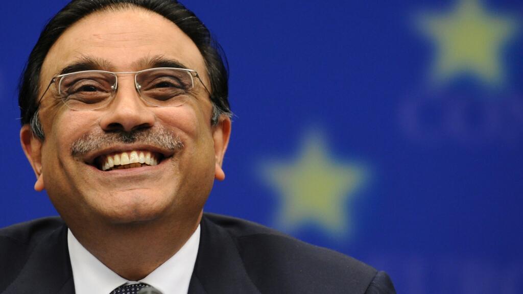 باكستان: البرلمان يصادق على تعديل دستوري يمنح حصانة مدى الحياة للرئيس ولقائد الجيش