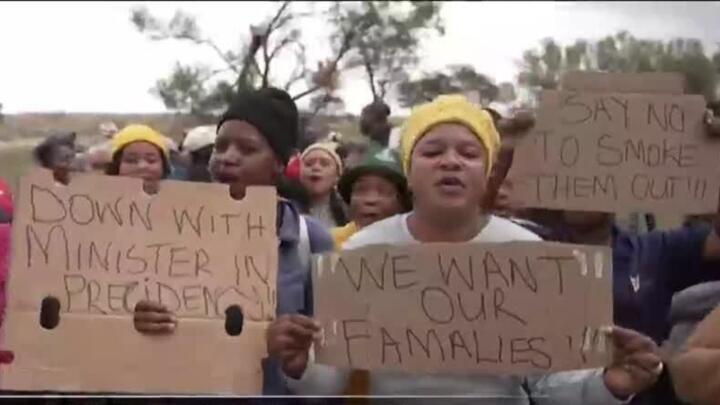 South Africa: volunteers seek help to illegal miners trapped in disused mine