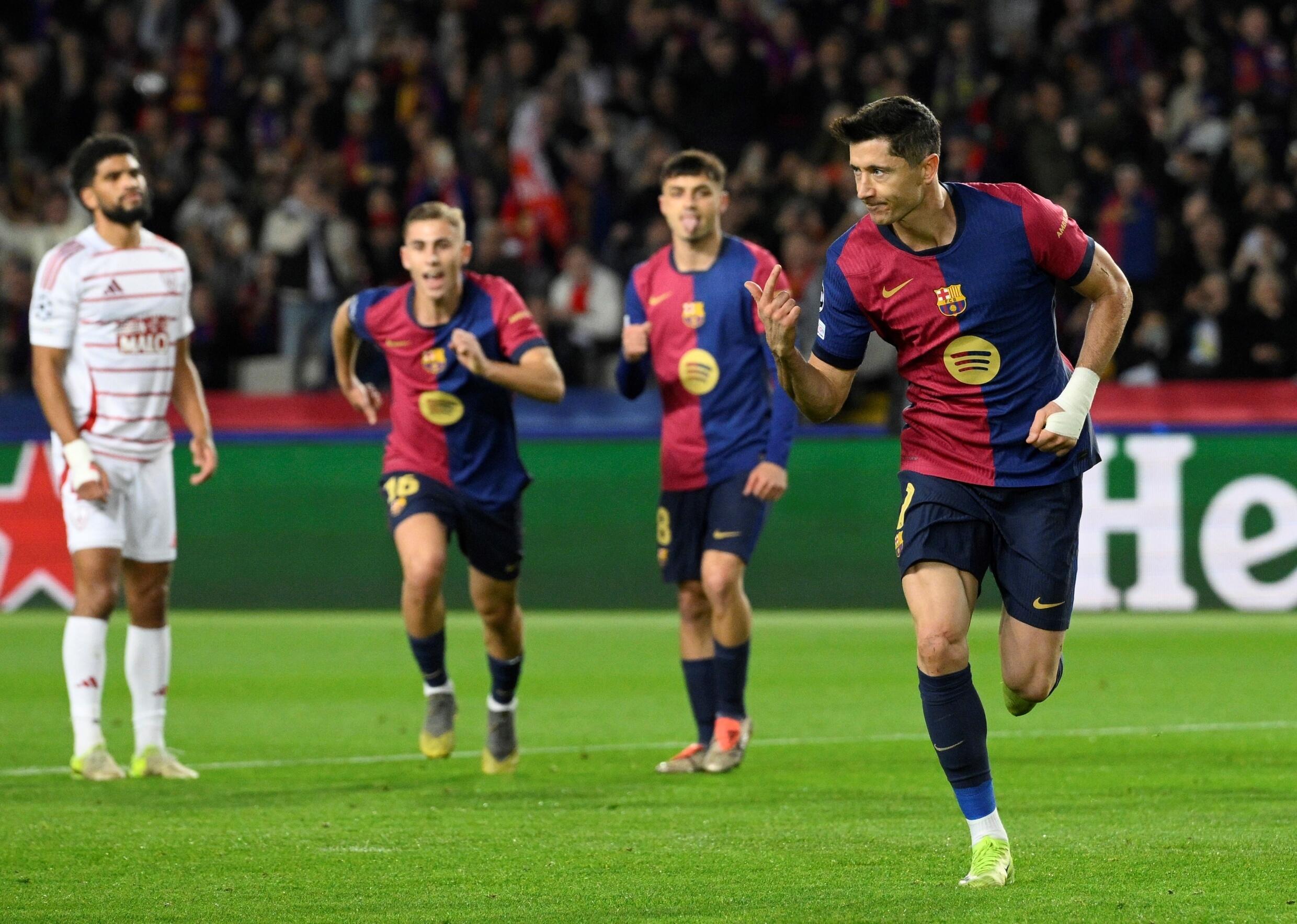 L'attaquant polonais de Barcelone inscrit à domicile sur penalty son 100e but en Ligue des champions contre Brest, le 26 novembre 2024.
