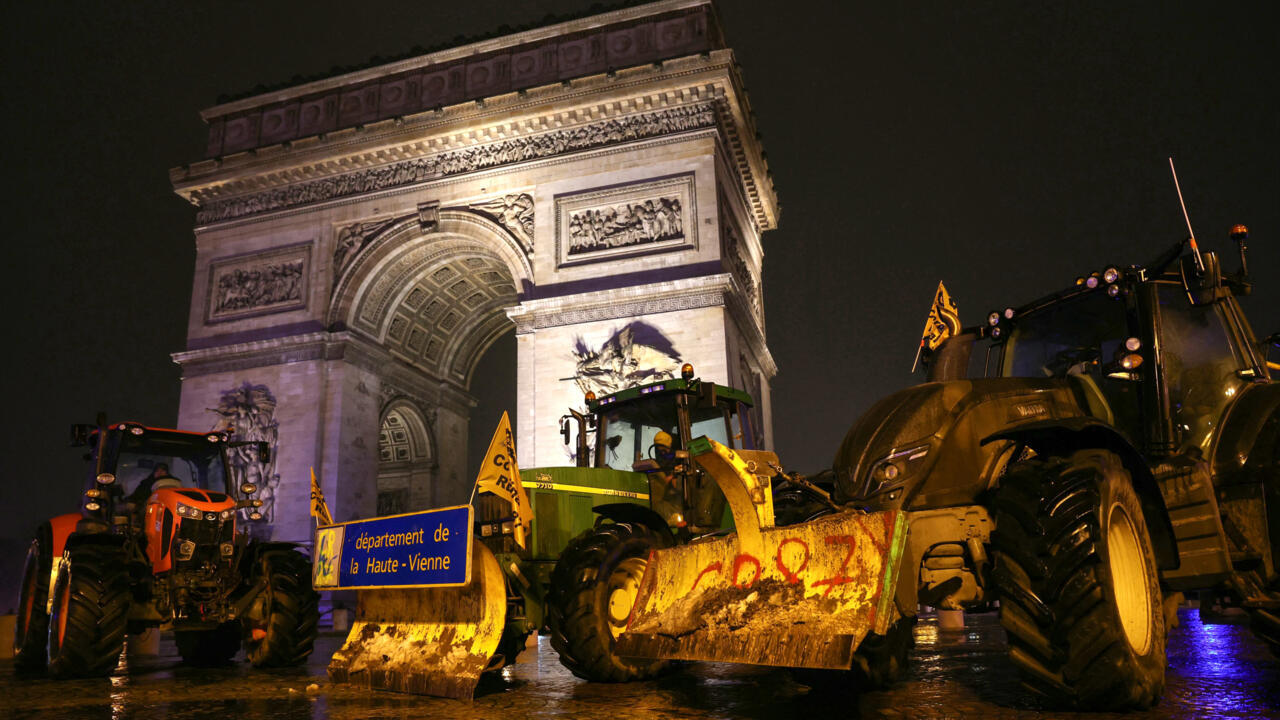 French farmers take tractor protest to Paris amid anger over Mercosur deal, cow cull