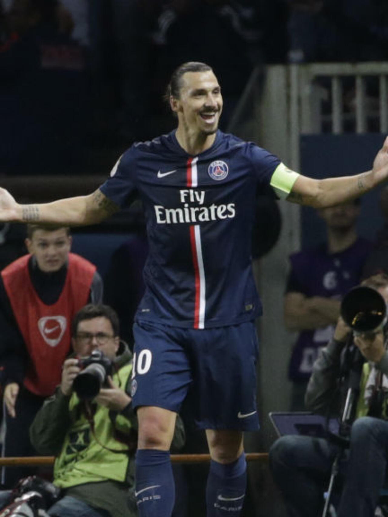 PSG trounce Saint-Etienne 5-0 with Ibrahimovic hat trick