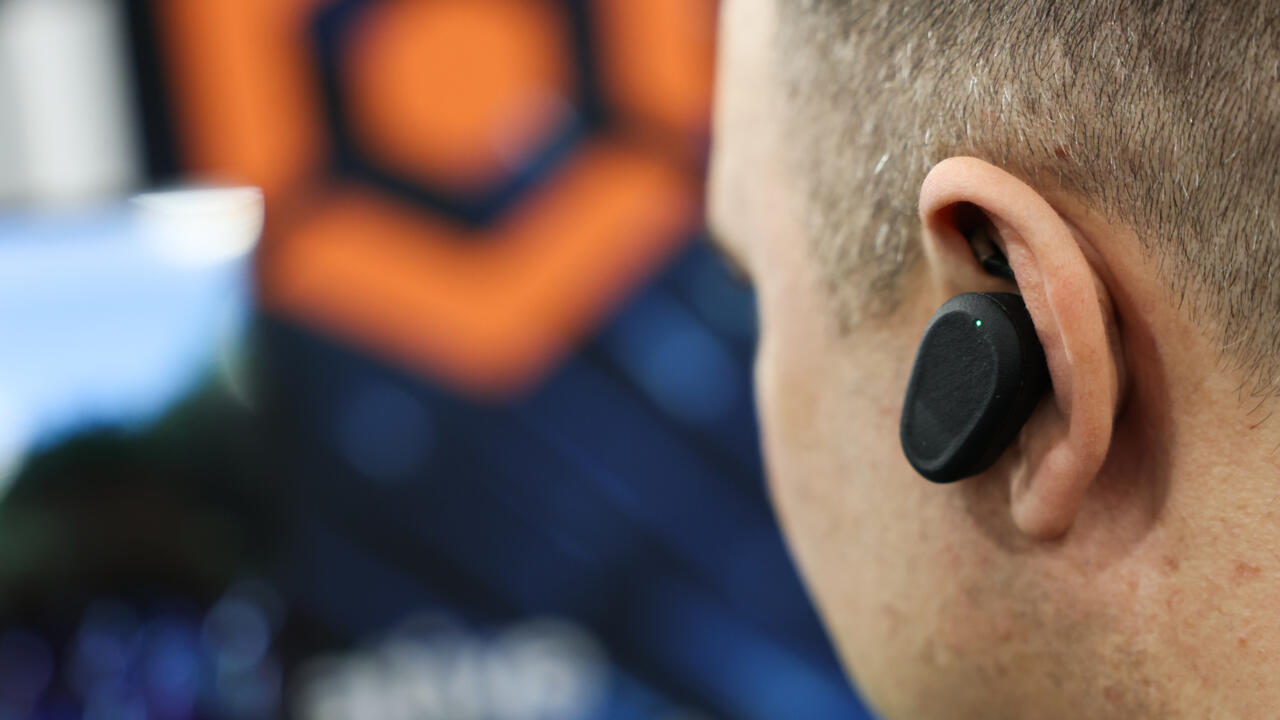 france24.com - From music to mind reading: AI startups bet on earbuds