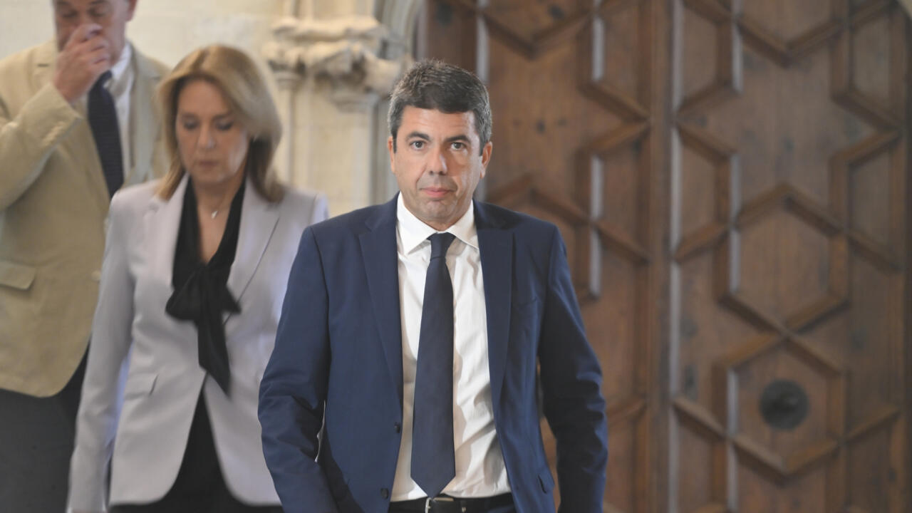 رئيس إقليم فالنسيا الإسباني يستقيل بعد عام من الفيضانات المميتة