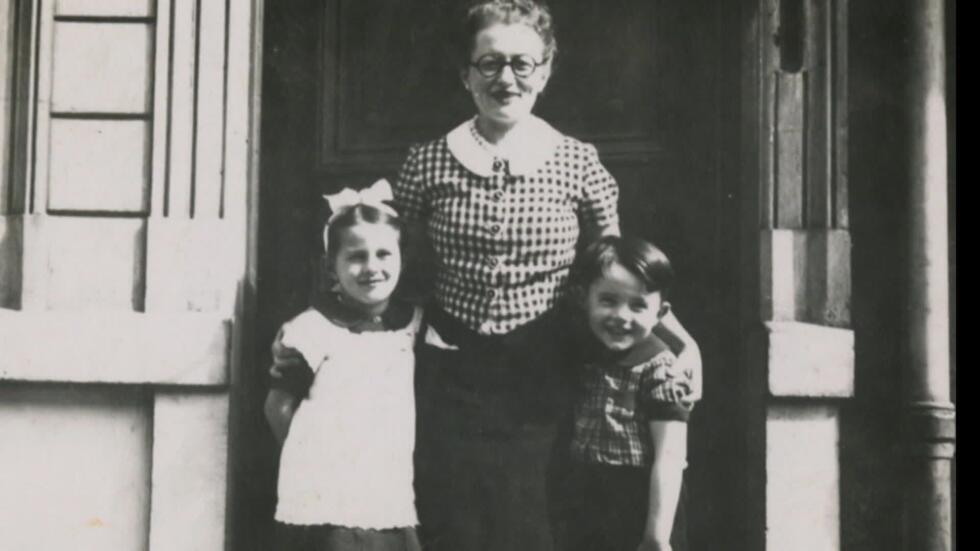 Lili Keller-Rosenberg avec sa mère Charlotte et son frère Robert en 1938 à Roubaix.