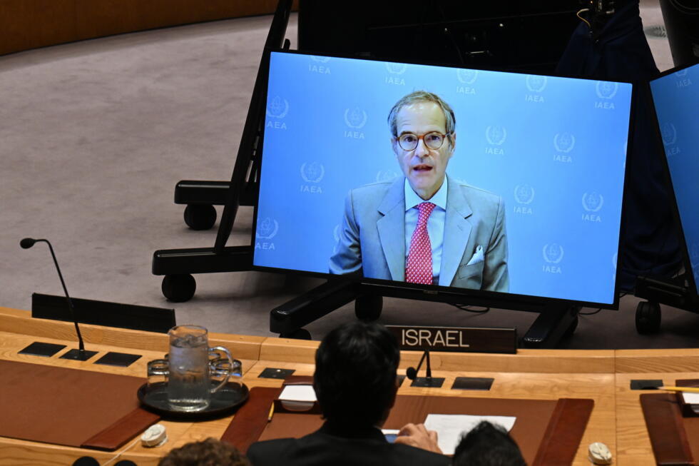 Le directeur général de l'Agence internationale de l'énergie atomique (AIEA), Rafael Grossi, s'exprime par visioconférence devant le Conseil de sécurité de l'ONU à New York, le 20 juin 2025