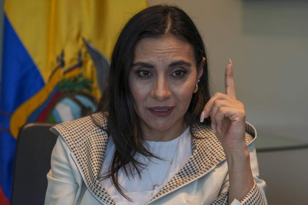 La suspendida vicepresidenta de Ecuador, Verónica Abad, habla durante una entrevista en Quito, Ecuador, el viernes 22 de noviembre de 2024.
