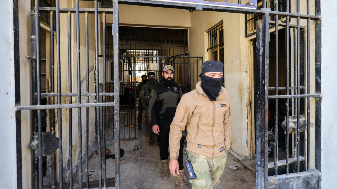 سوريا تعلن تفكيك خلية "مرتبطة بحزب الله" مسؤولة عن هجمات في دمشق