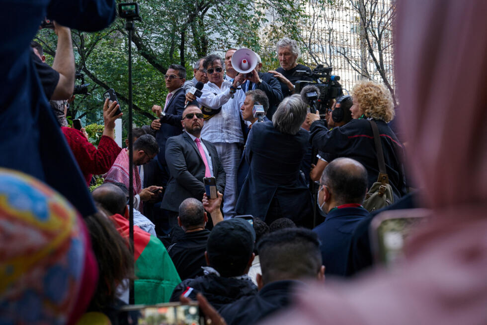 El presidente colombiano, Gustavo Petro, en una manifestación contra la guerra de Israel en Gaza, en la Plaza Dag Hammarskjöld, frente a la sede de la ONU, durante la 80ª Asamblea General de las Naciones Unidas en la ciudad de Nueva York, EE. UU., el 26 de septiembre de 2025.