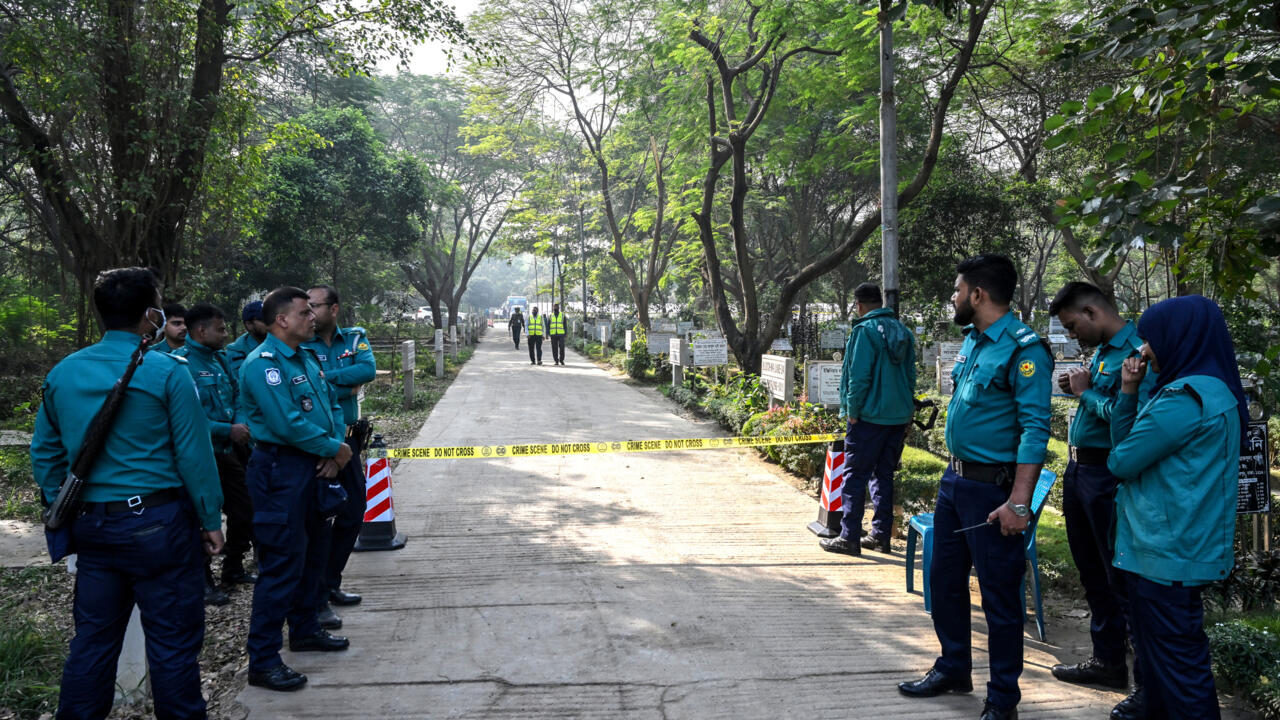 بنغلادش تبدأ استخراج رفات ضحايا لانتفاضة 2024 من مقبرة جماعية