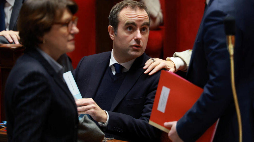 Budget : le gouvernement envisage des législatives anticipées en mars en cas de censure