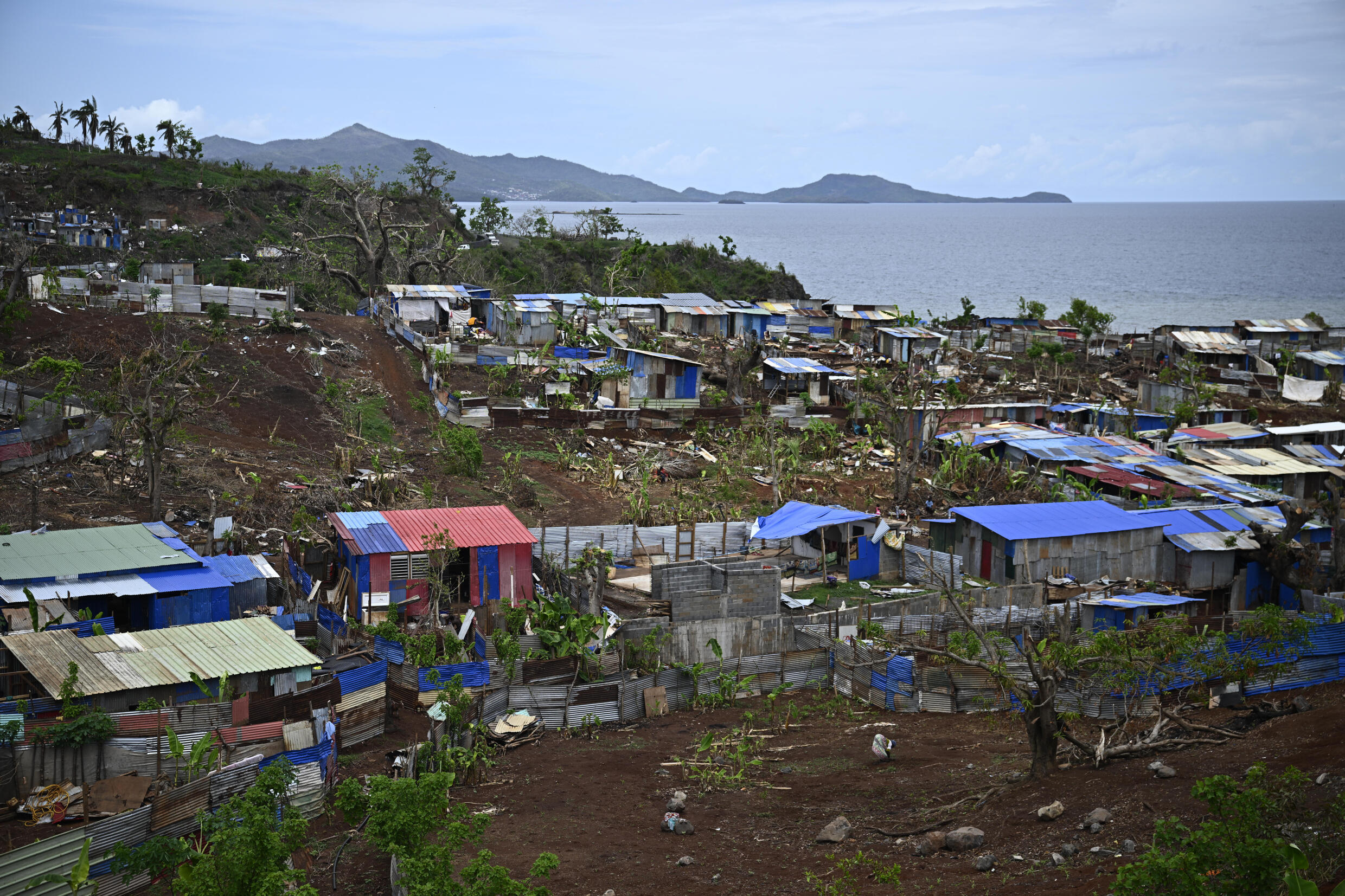 Les dégâts du cyclone Chido dans un bidonville à Kangani, à Mayotte, le 4 janvier 2025.
