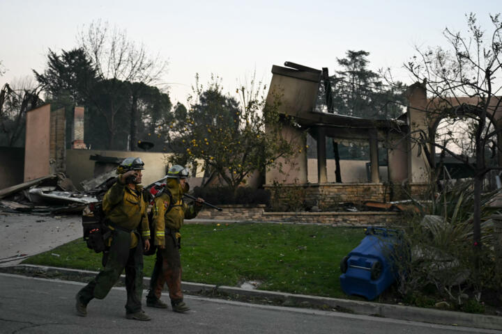 Anger and resentment rise in Los Angeles over fire response