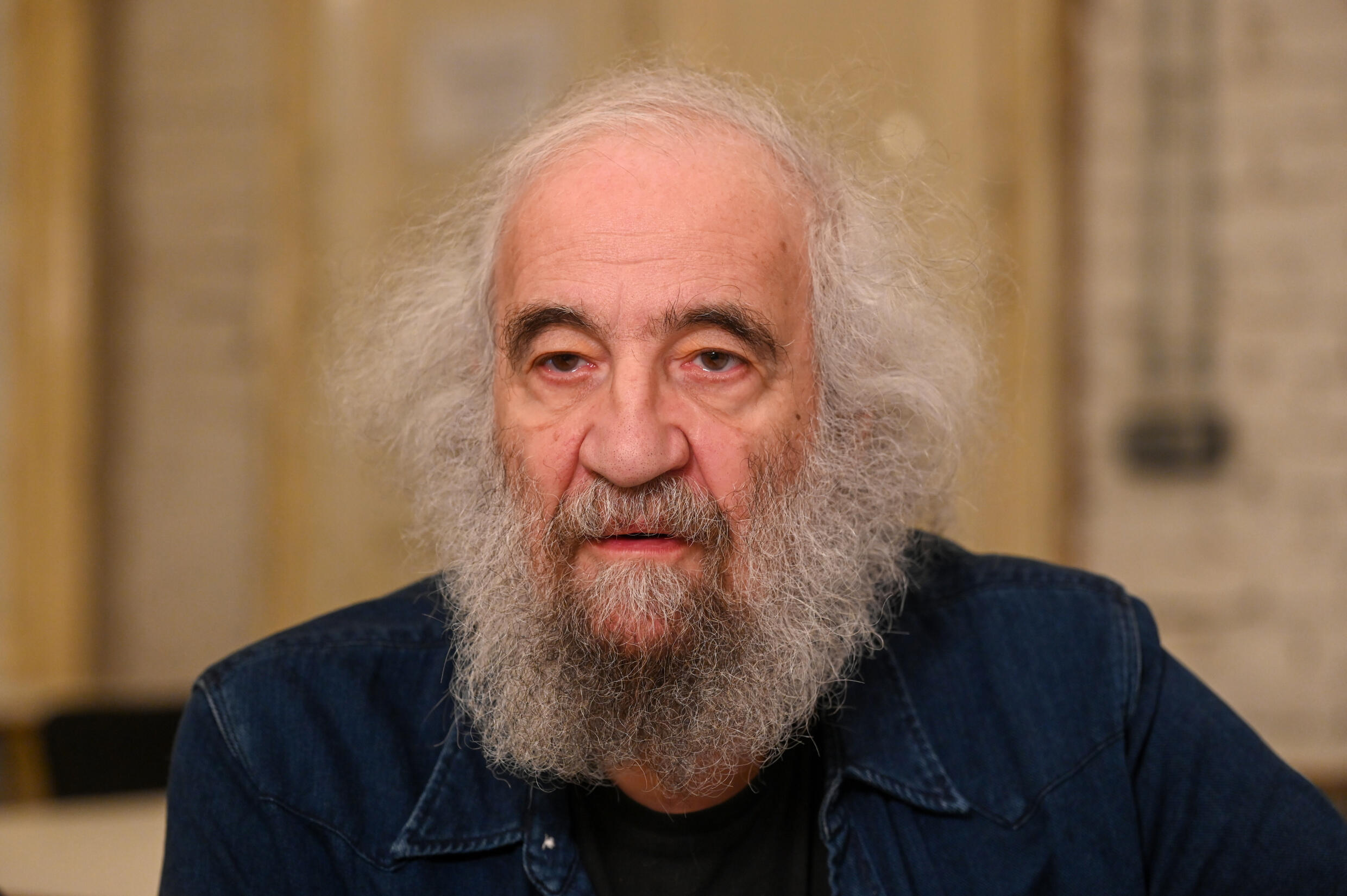 Moró László, a Magyar Tudományegyetem professzora szerint „kis áldozat” nagy távolságokat megtenni, hogy egy faluban szavazzanak.