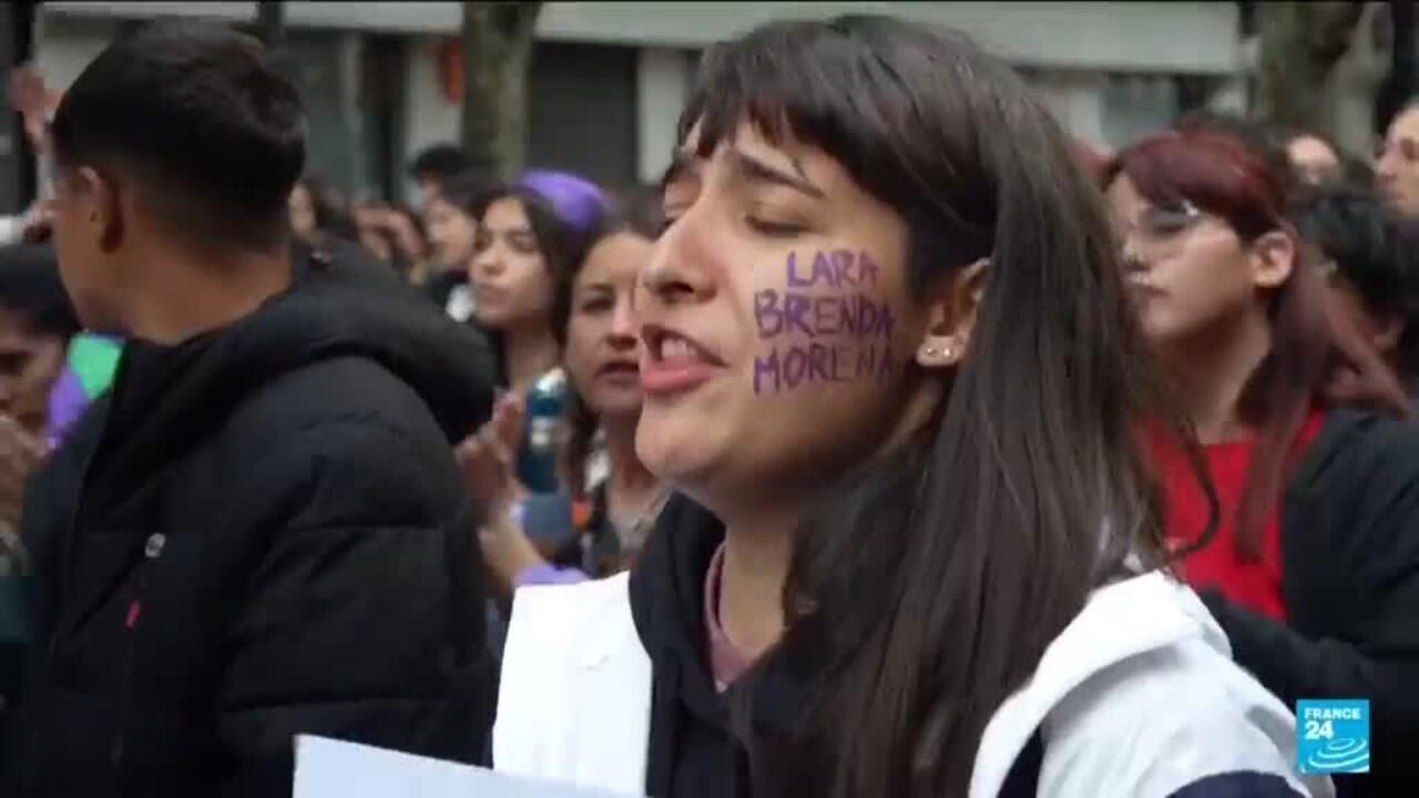 Triple féminicide en Argentine : des milliers de manifestants à Buenos Aires