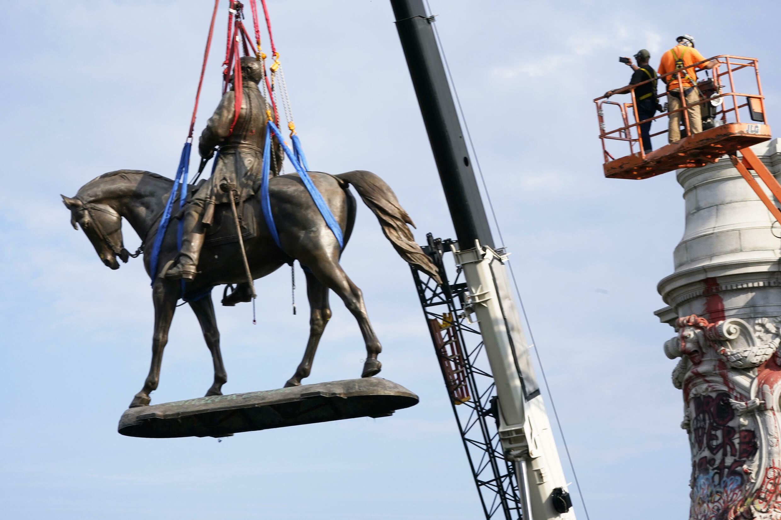 Flashpoint US statue of Confederate general removed in Richmond France 24