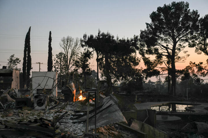 Anger and resentment rise in Los Angeles over fire response