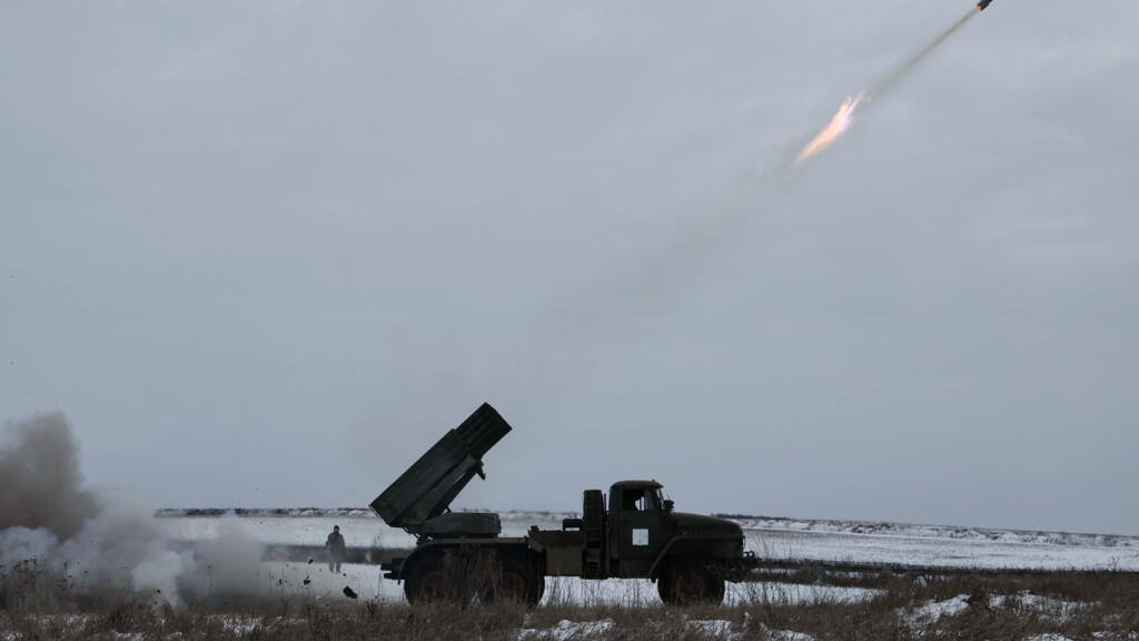 Live: Ukraine evacuates 3,000 children and their parents from southeast frontlines