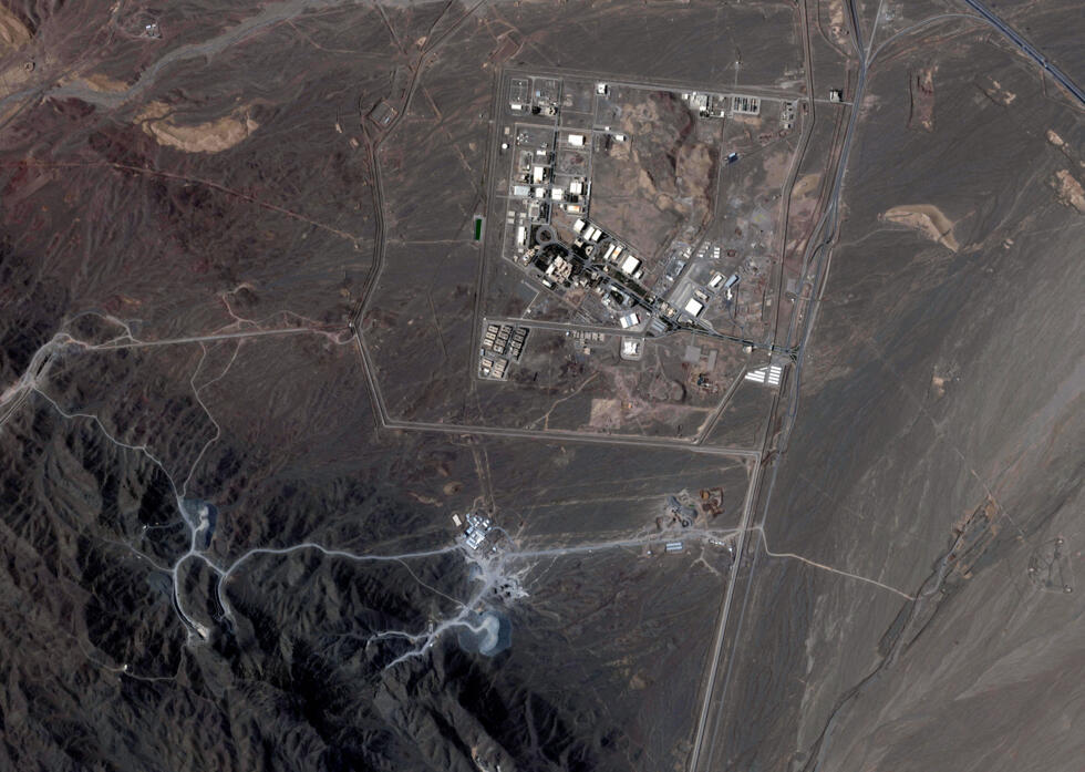 Esta foto de satélite obtenida de Planet Labs PBC y fechada el 20 de mayo de 2025 muestra una vista general de las instalaciones nucleares iraníes de Natanz, al sur de Teherán. Israel bombardeó Irán en una serie de ataques aéreos el 13 de junio, alcanzando 100 objetivos, entre ellos las instalaciones nucleares y militares de Teherán, y matando al jefe del Estado Mayor de las Fuerzas Armadas, al jefe de la Guardia Revolucionaria de Irán y a importantes científicos nucleares.